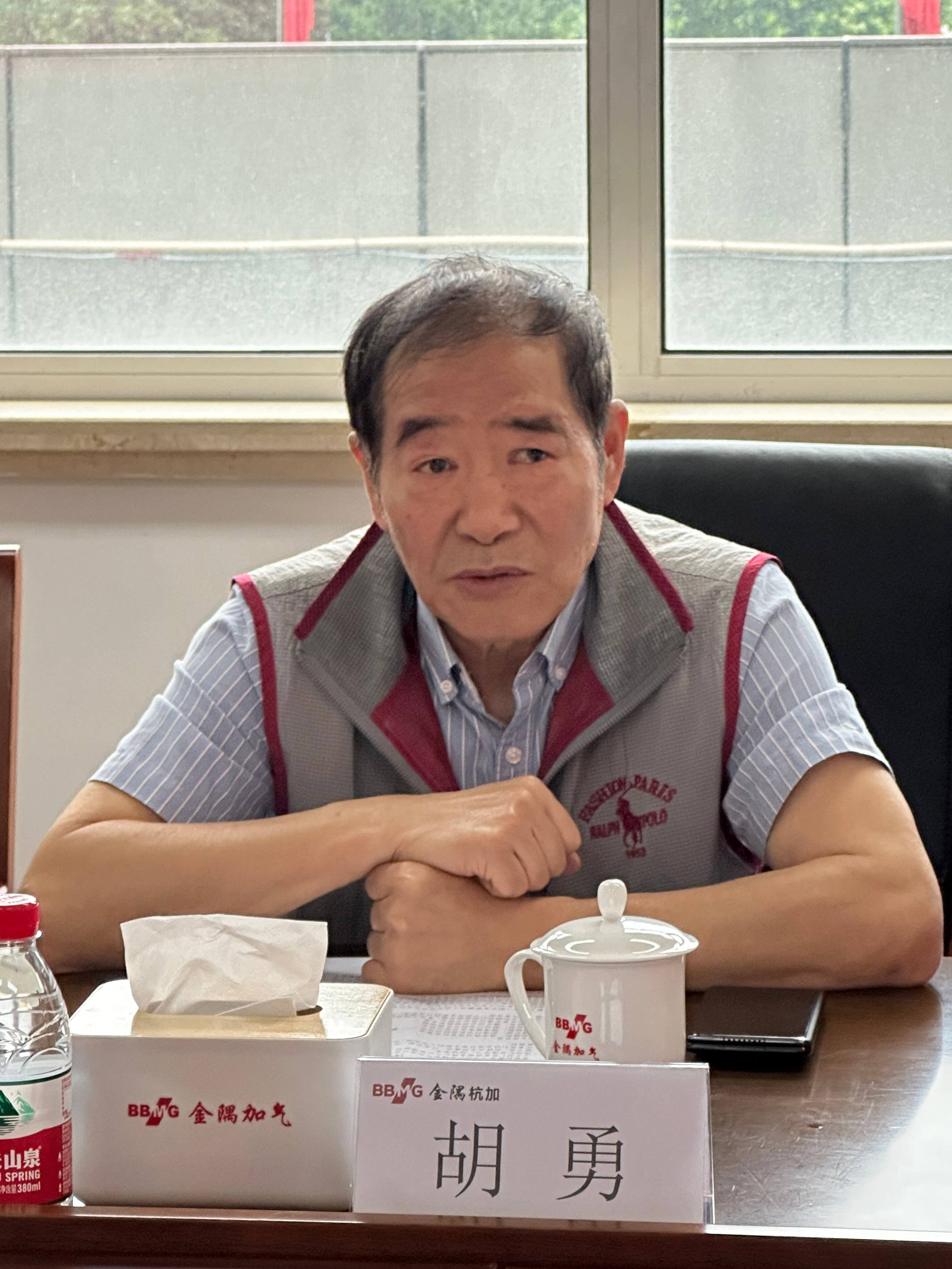 胡勇.jpg